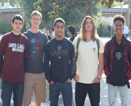 Claremont Football Seniors Receive an Award from the NFF