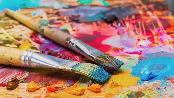 Used+brushes+on+an+artists+palette+of+colorful+oil+paint+for+drawing+and+painting%0Aphoto+courtesy+of+iStock